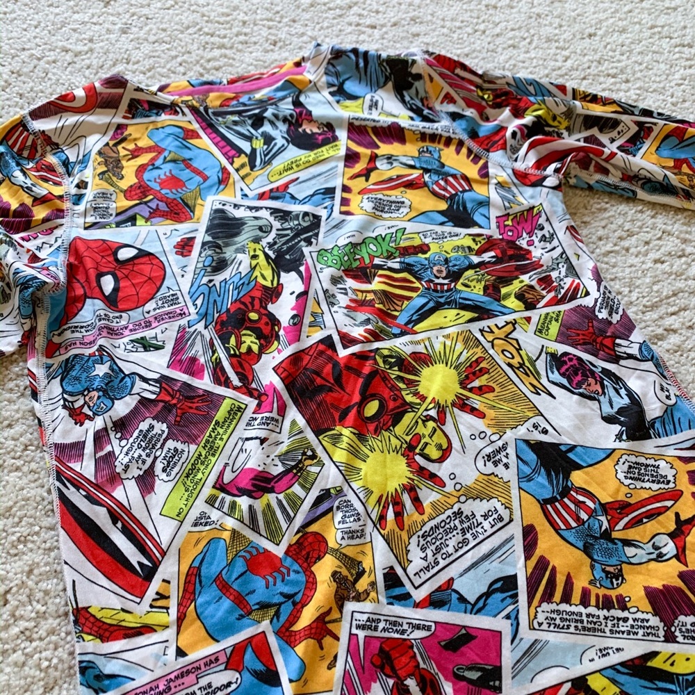 [SOLD] MARVEL Graphic Comic Long Sleeve Top - Picture 2 of 5